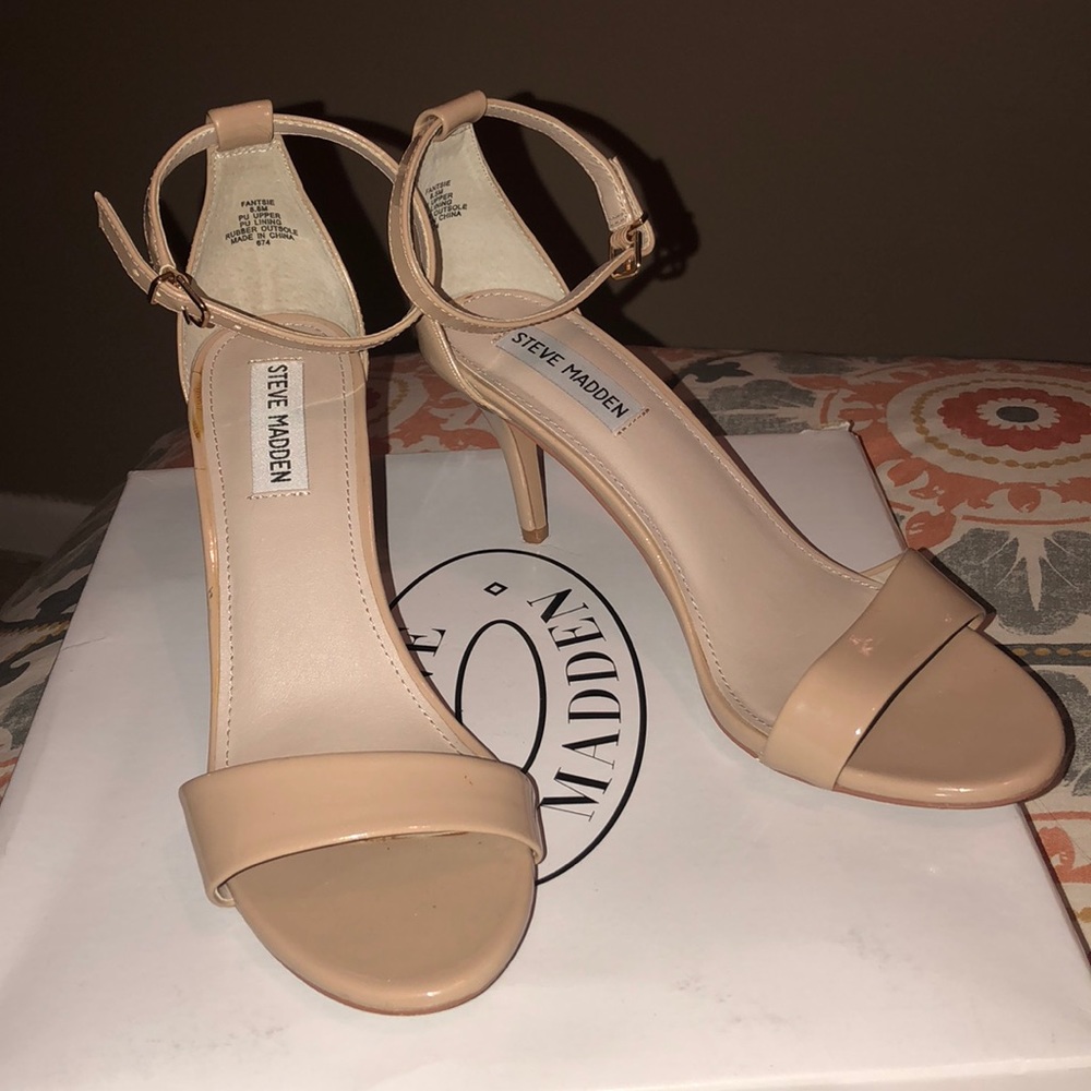 “FANTSIE” heels